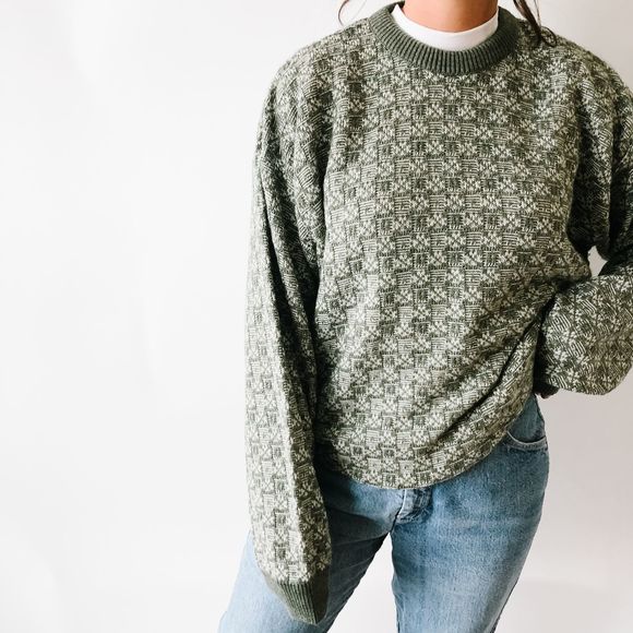Vintage Sweaters - Vintage Green & White Crewneck Sweater